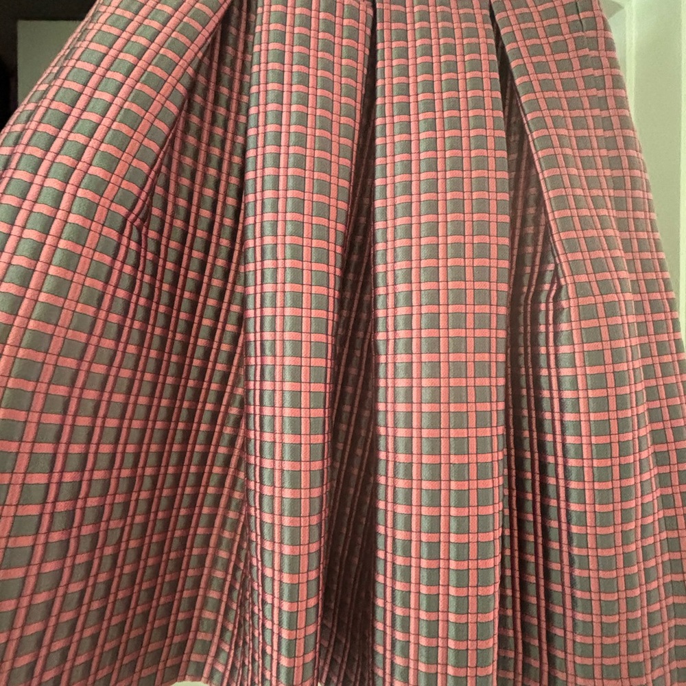 I’m selling NWT Emporio Armani skirt